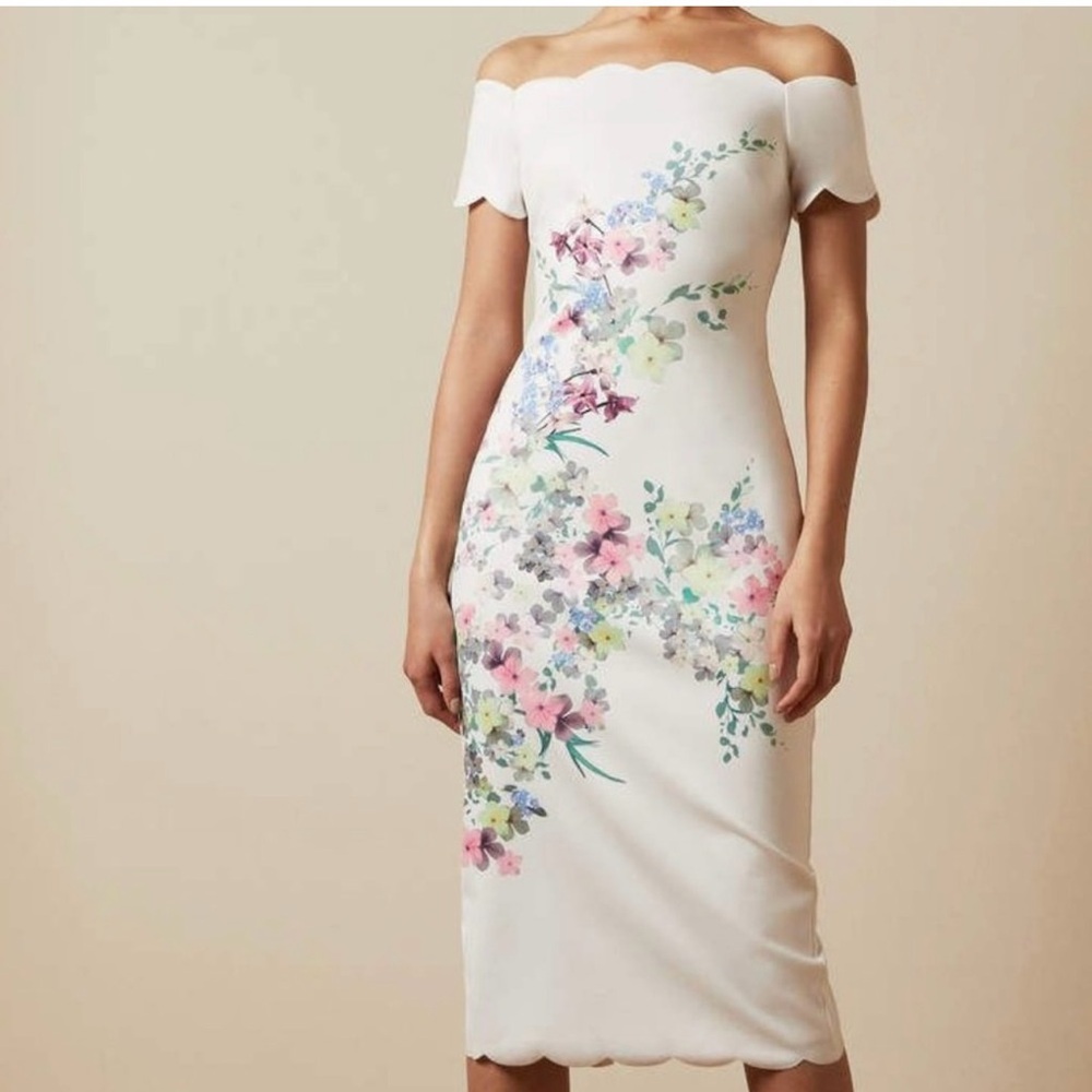 Ted Baker Strapless Dress with Pastel Floral Pattern
Seize 3 US 8 - Picture 5 of 10